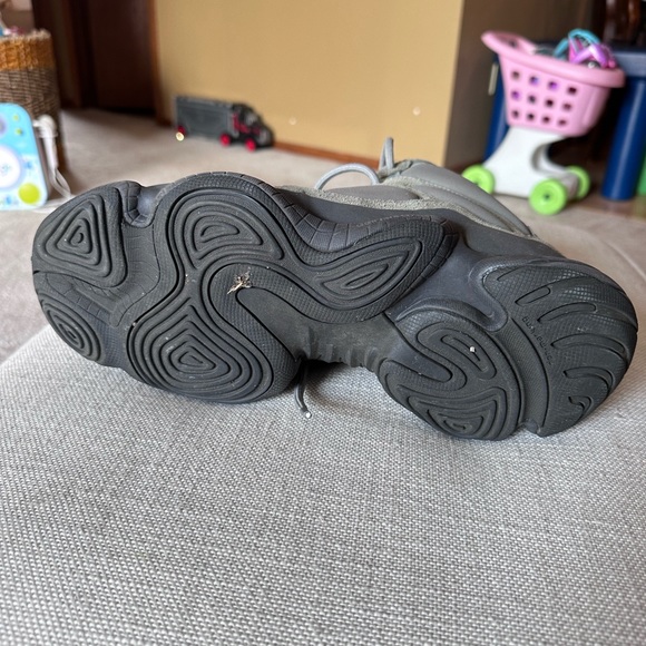Yeezy 500 - Picture 13 of 14
